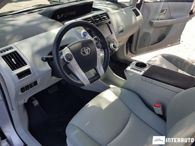 Toyota Prius Plus / V 36 interauto-car