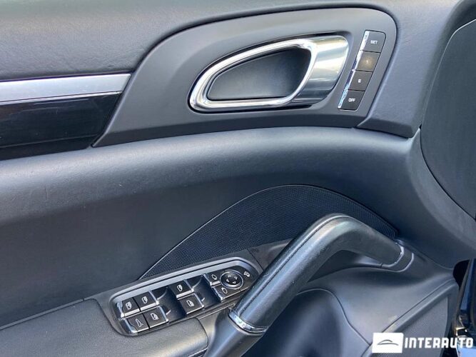 Porsche Cayenne S Hybrid 38 interauto-car