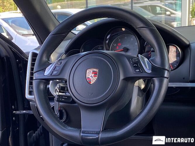Porsche Cayenne S Hybrid 40 interauto-car