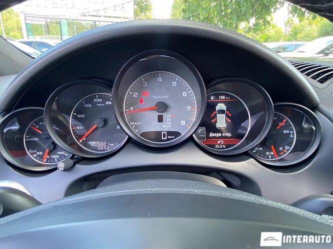 Porsche Cayenne S Hybrid 41 interauto-car