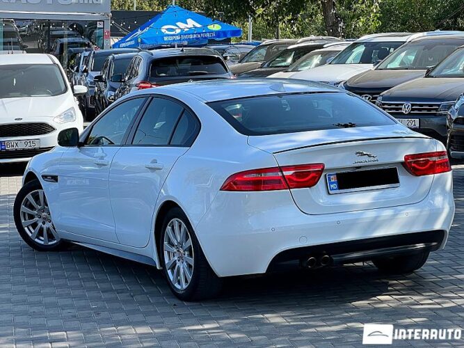 Jaguar XE 35 interauto-car