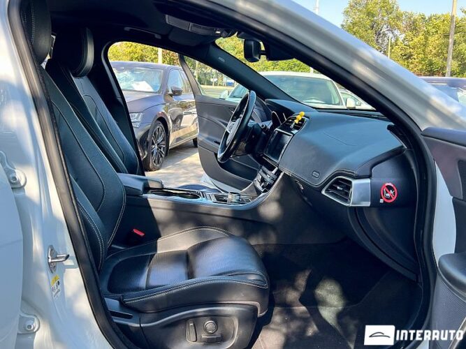 Jaguar XE 46 interauto-car