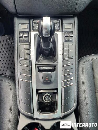 Porsche Macan 44 interauto-car