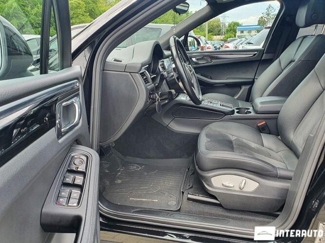 Porsche Macan 35 interauto-car