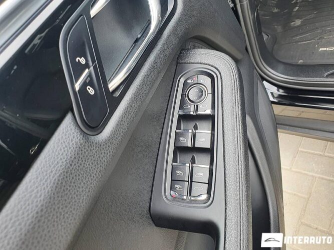 Porsche Macan 46 interauto-car