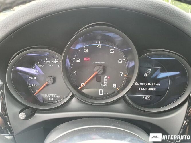 Porsche Macan 42 interauto-car