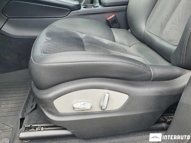 Porsche Macan 47 interauto-car