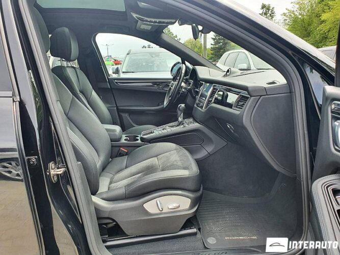 Porsche Macan 38 interauto-car