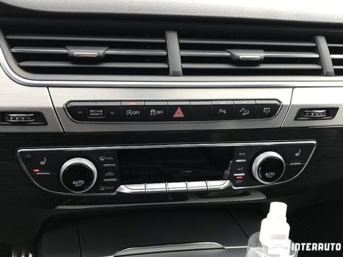 Audi Q7 45 interauto-car