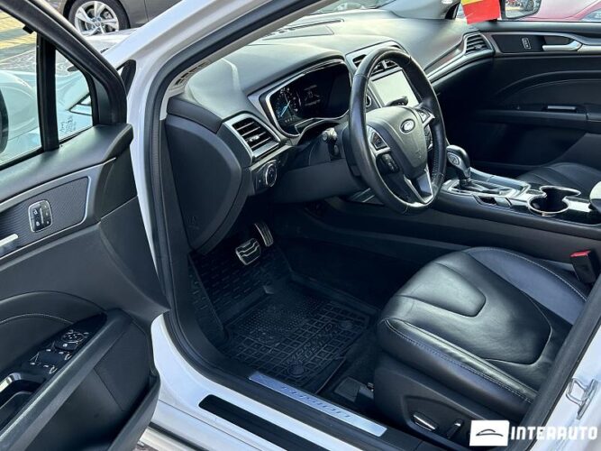 Ford Fusion 34 interauto-car