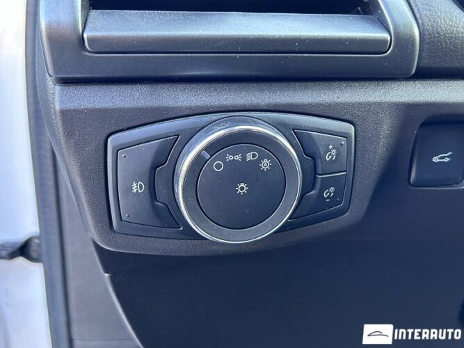 Ford Fusion 37 interauto-car