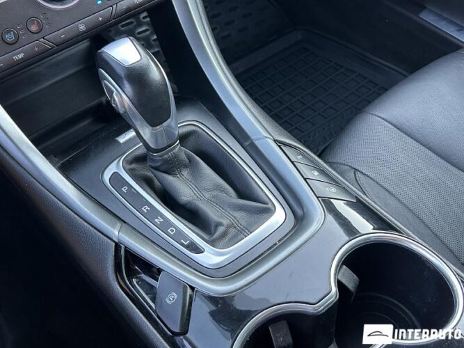 Ford Fusion 41 interauto-car