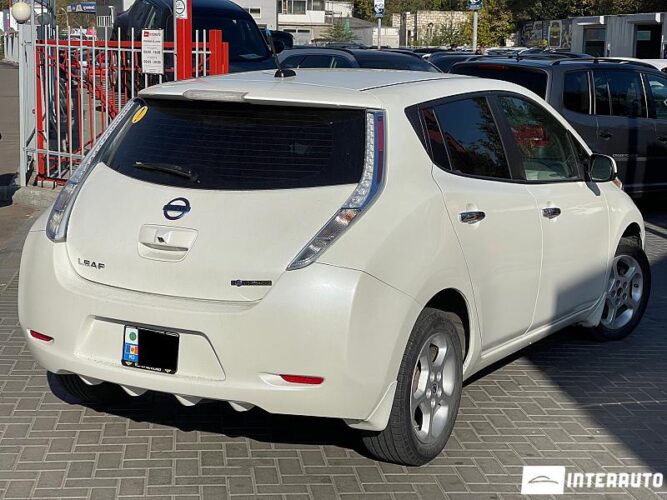 Nissan Leaf 28 interauto-car