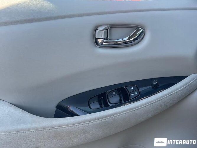 Nissan Leaf 37 interauto-car