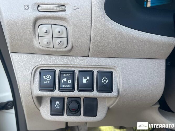 Nissan Leaf 38 interauto-car