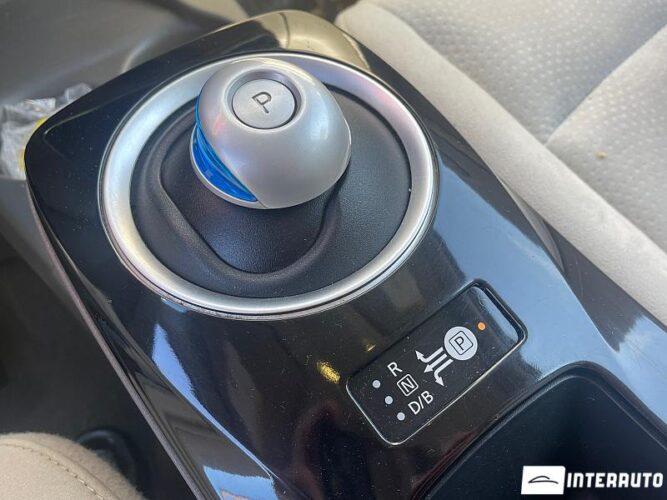 Nissan Leaf 35 interauto-car
