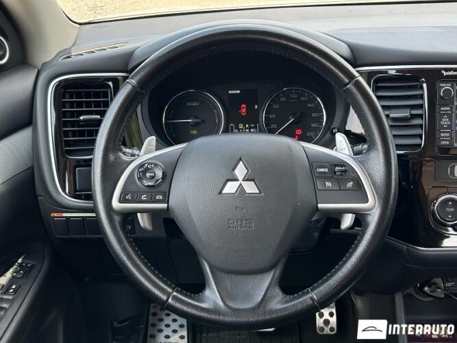 Mitsubishi Outlander 40 interauto-car