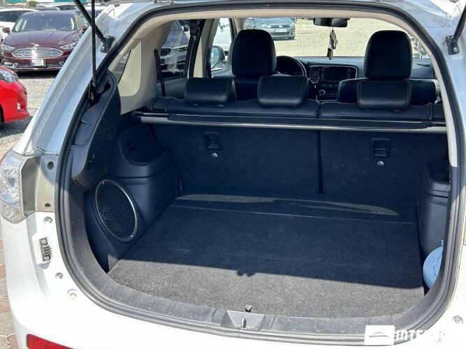 Mitsubishi Outlander 47 interauto-car