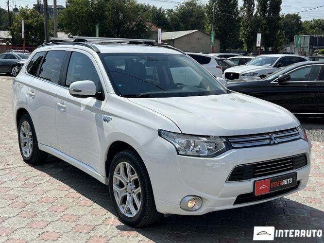 Mitsubishi Outlander 33 interauto-car