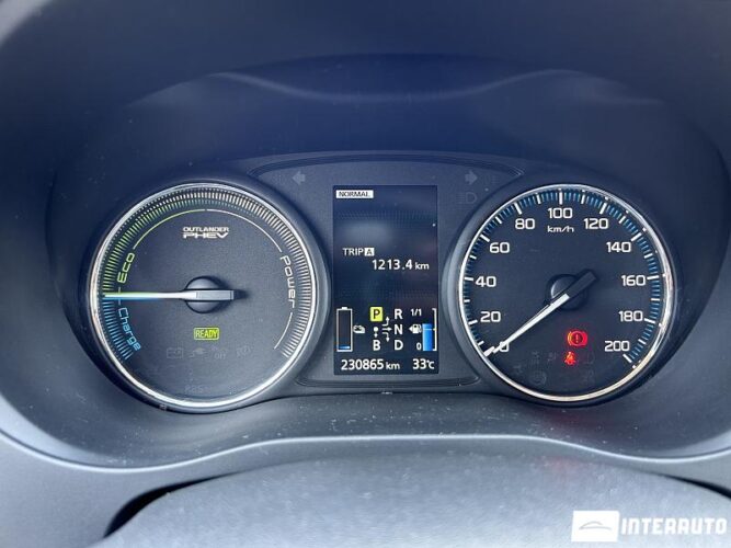 Mitsubishi Outlander 41 interauto-car