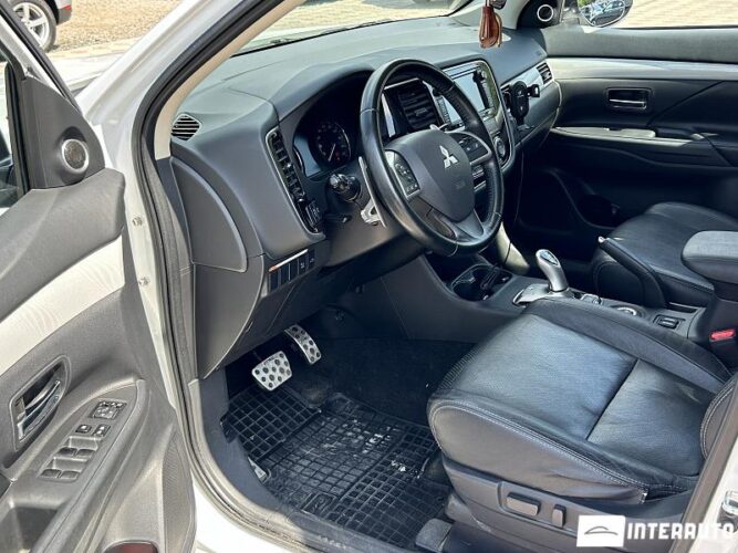 Mitsubishi Outlander 35 interauto-car