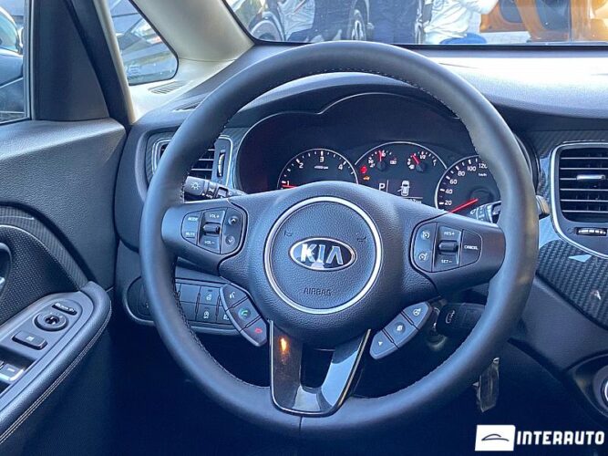Kia Carens 37 interauto-car