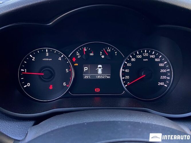 Kia Carens 38 interauto-car