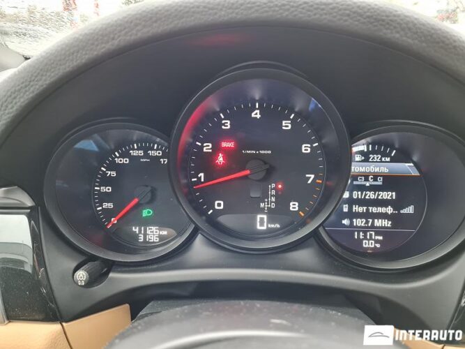 Porsche Macan 44 interauto-car