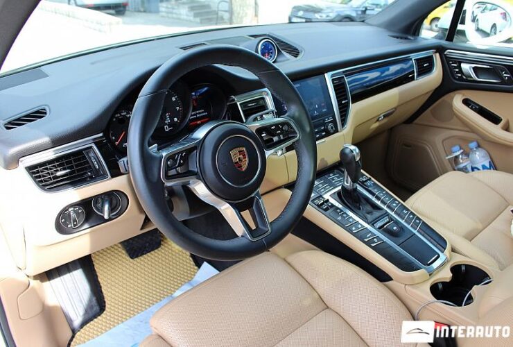 Porsche Macan 40 interauto-car
