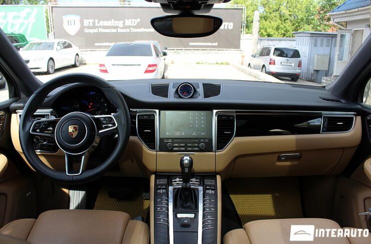 Porsche Macan 43 interauto-car