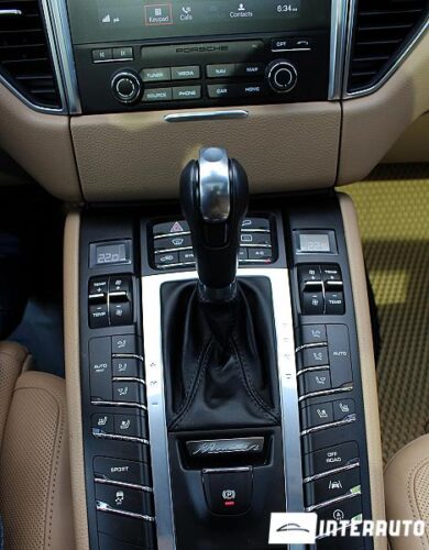 Porsche Macan 46 interauto-car