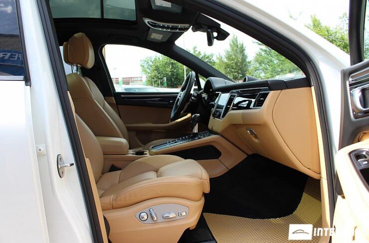 Porsche Macan 51 interauto-car