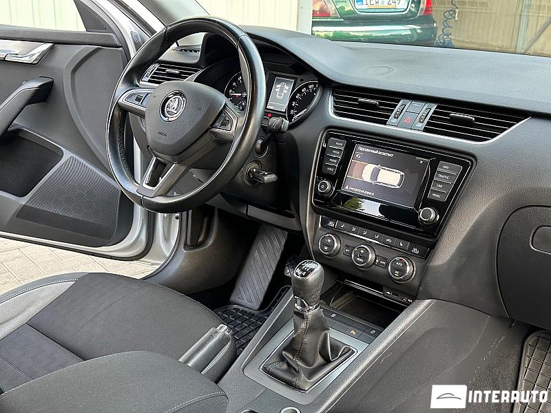 Skoda Octavia 18 automobil-interauto