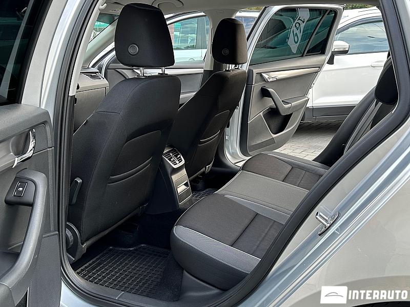 Skoda Octavia 28 automobil-interauto