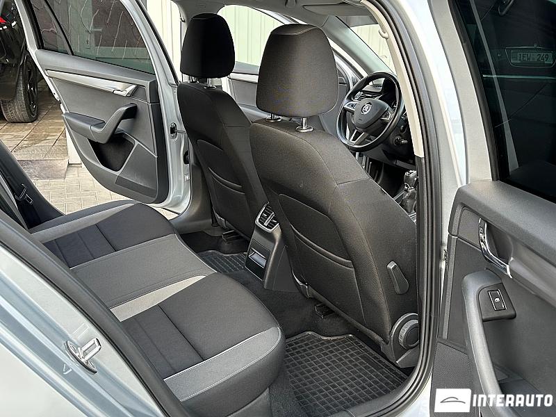 Skoda Octavia 29 automobil-interauto