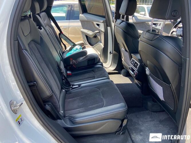 Audi Q7 46 interauto-car