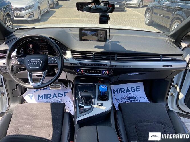 Audi Q7 40 interauto-car