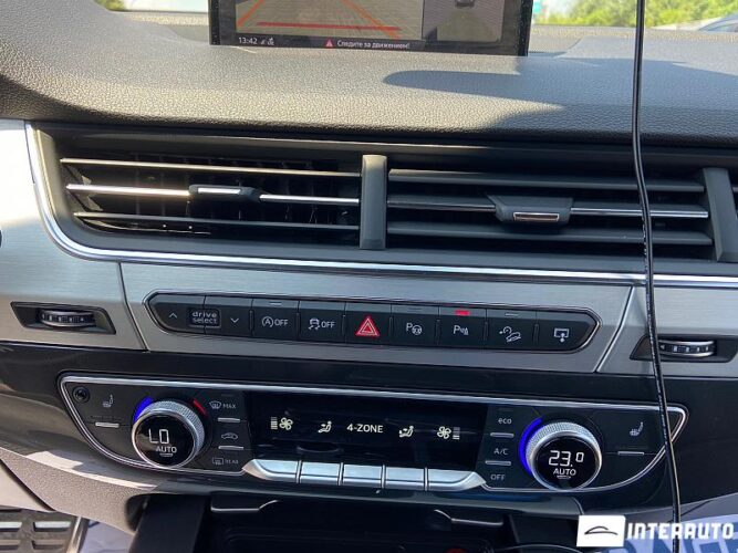 Audi Q7 44 interauto-car