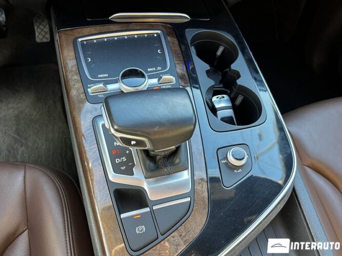 Audi Q7 48 interauto-car