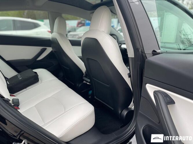 Tesla Model 3 45 interauto-car