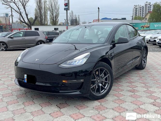 Tesla Model 3 31 interauto-car