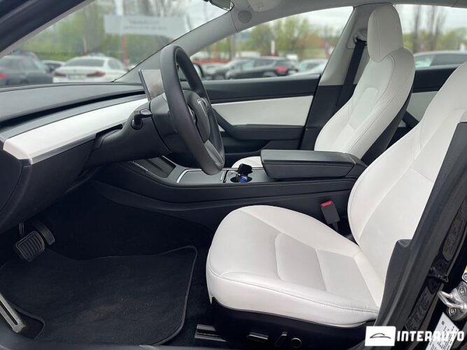 Tesla Model 3 38 interauto-car