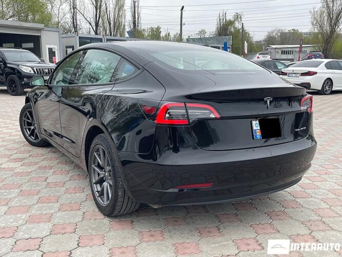 Tesla Model 3 34 interauto-car