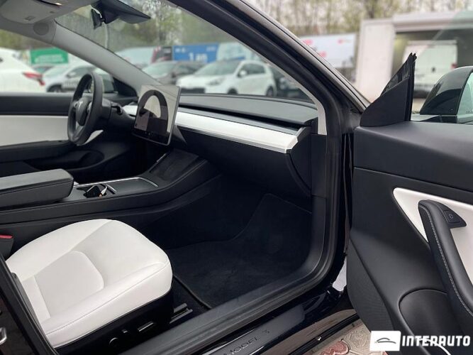 Tesla Model 3 42 interauto-car