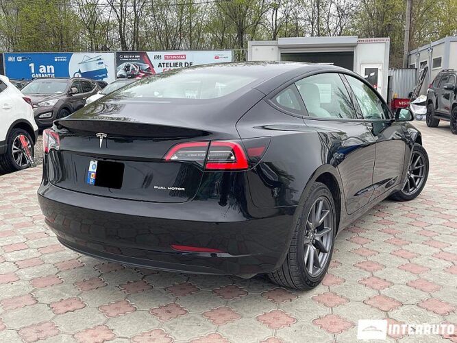 Tesla Model 3 33 interauto-car