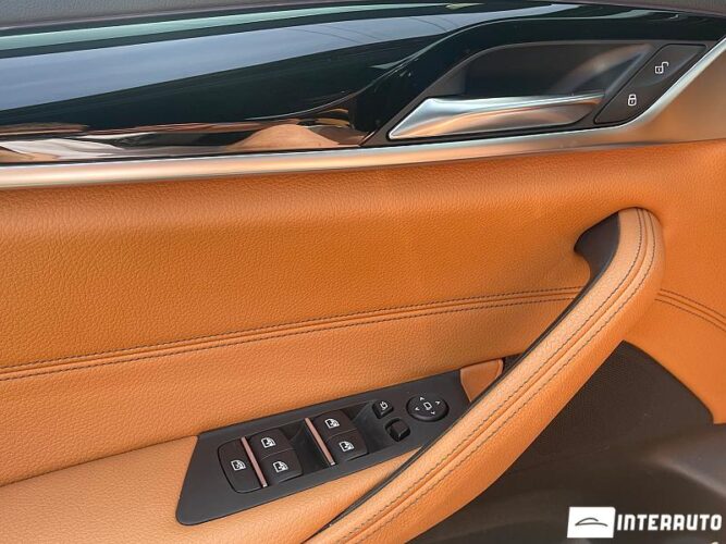 BMW 530e 33 interauto-car