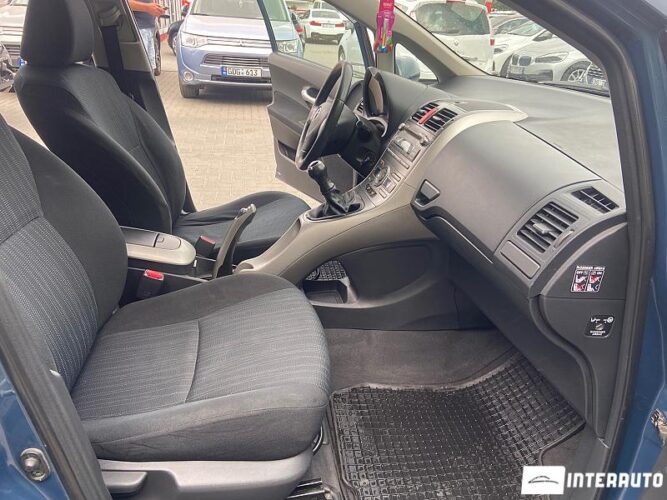 Toyota Auris 31 interauto-car