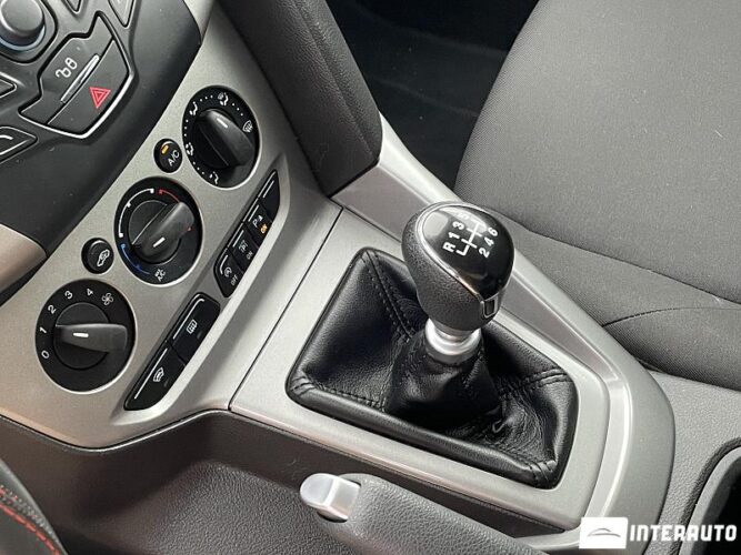 Ford Focus 48 interauto-car