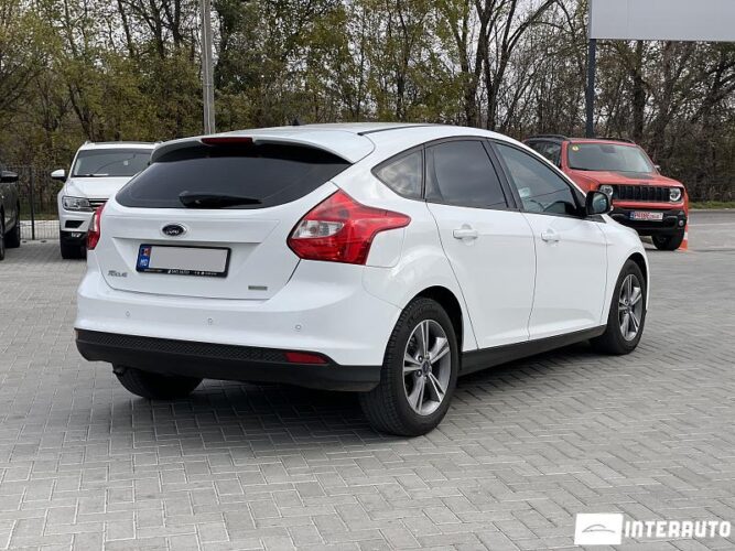 Ford Focus 32 interauto-car