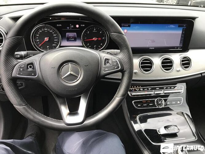 Mercedes E 220 34 interauto-car